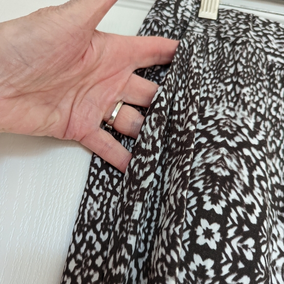 DKNY Jeans Lightweight Print 100% Viscose Rayon Joggers, size Medium - Picture 4 of 10